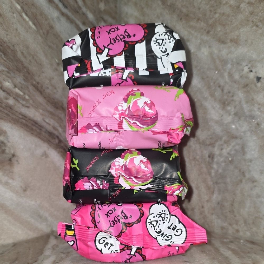 NWT(4Pack)Betsey Johnson Pink Cleansing Facial Wipes - Picture 5 of 7